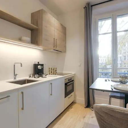 Superbe Studio, Tete D'or, *
