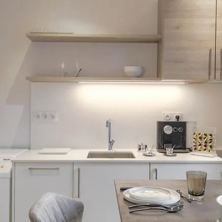 Superbe Studio, Tete D'or, *