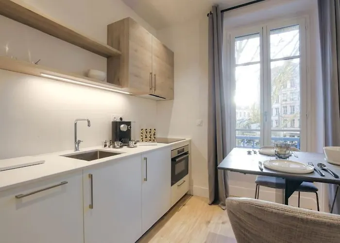Superbe Studio, Tête D'or, *