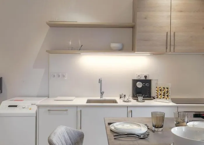 Superbe Studio, Tete D'or, *